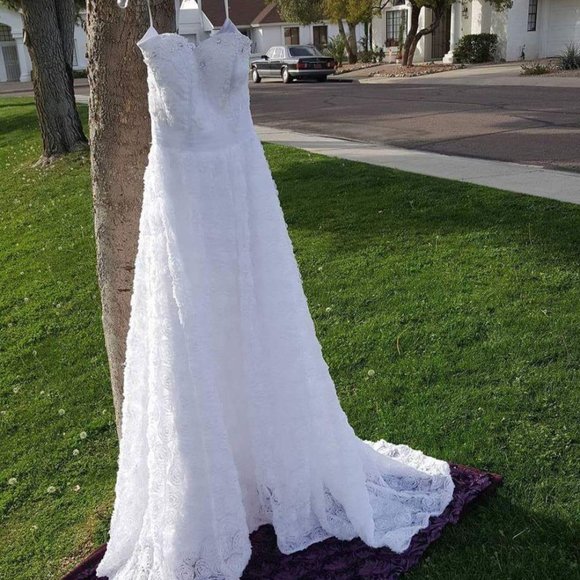 Robe De Mariée D'Europe - Taille M - Occasion Très Bon état